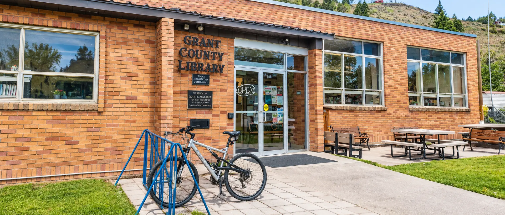 The front of the Grant County Library in John Day, Oregon